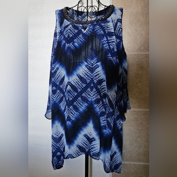 Catherines Nearly Sheer Cold Shoulder Top - Picture 6 of 8